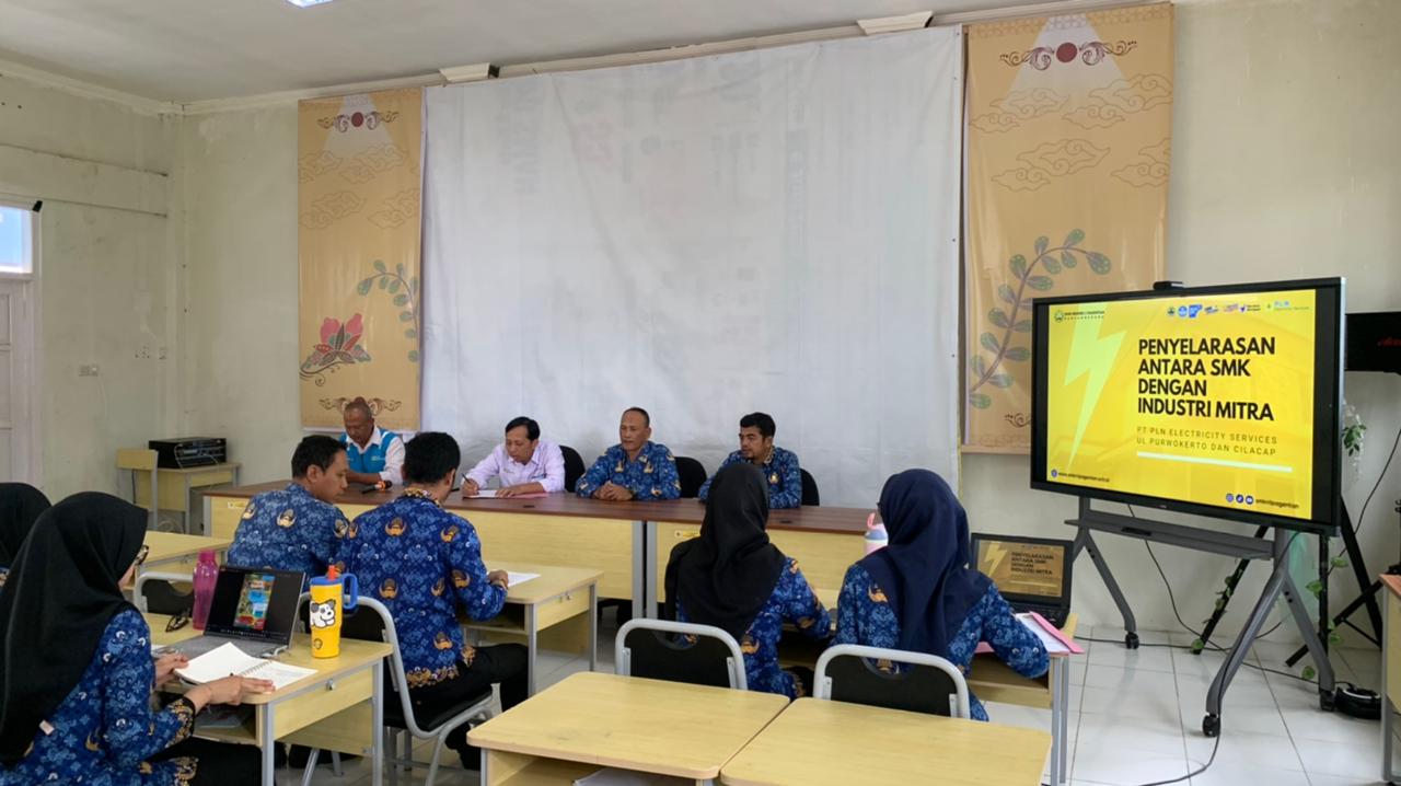 Penyelarasan Kurikulum SMK Negeri 1 Pagentan dengan Industri – PLN Electricity Services